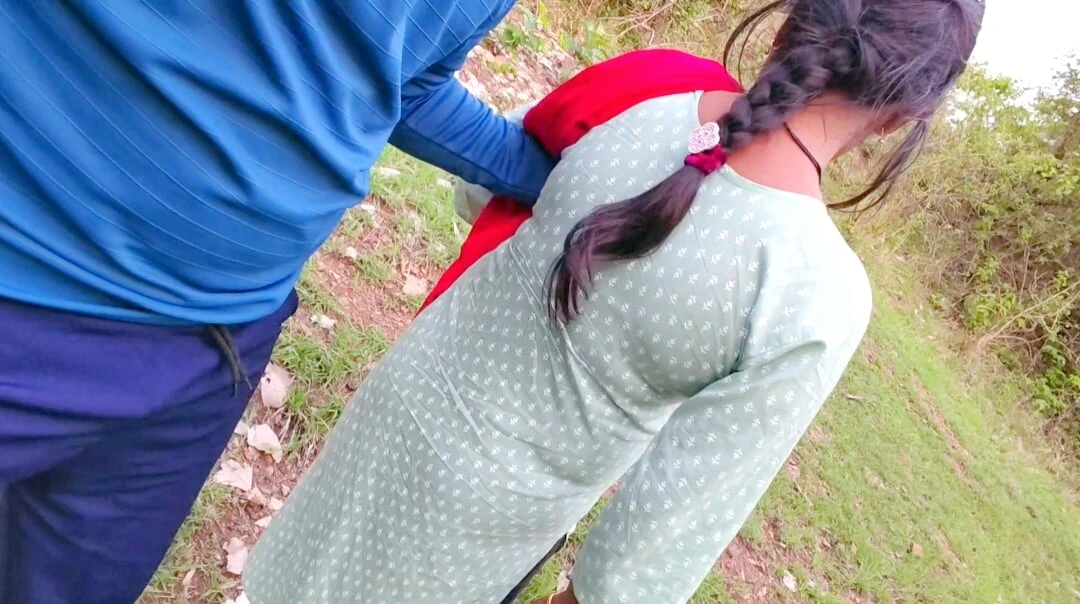 After college holidays, young Indian desi girl goes to the jungle with her boyfriends – desi village young college girl jungle .