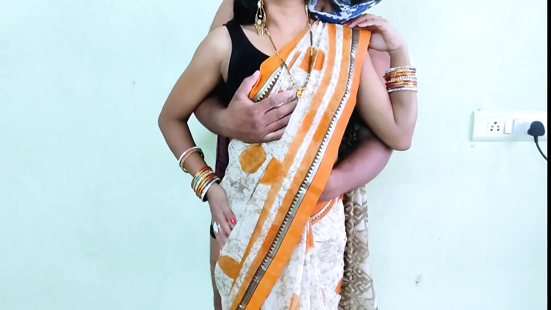 New married bhabhi enjoyed xxxfucking by matured men