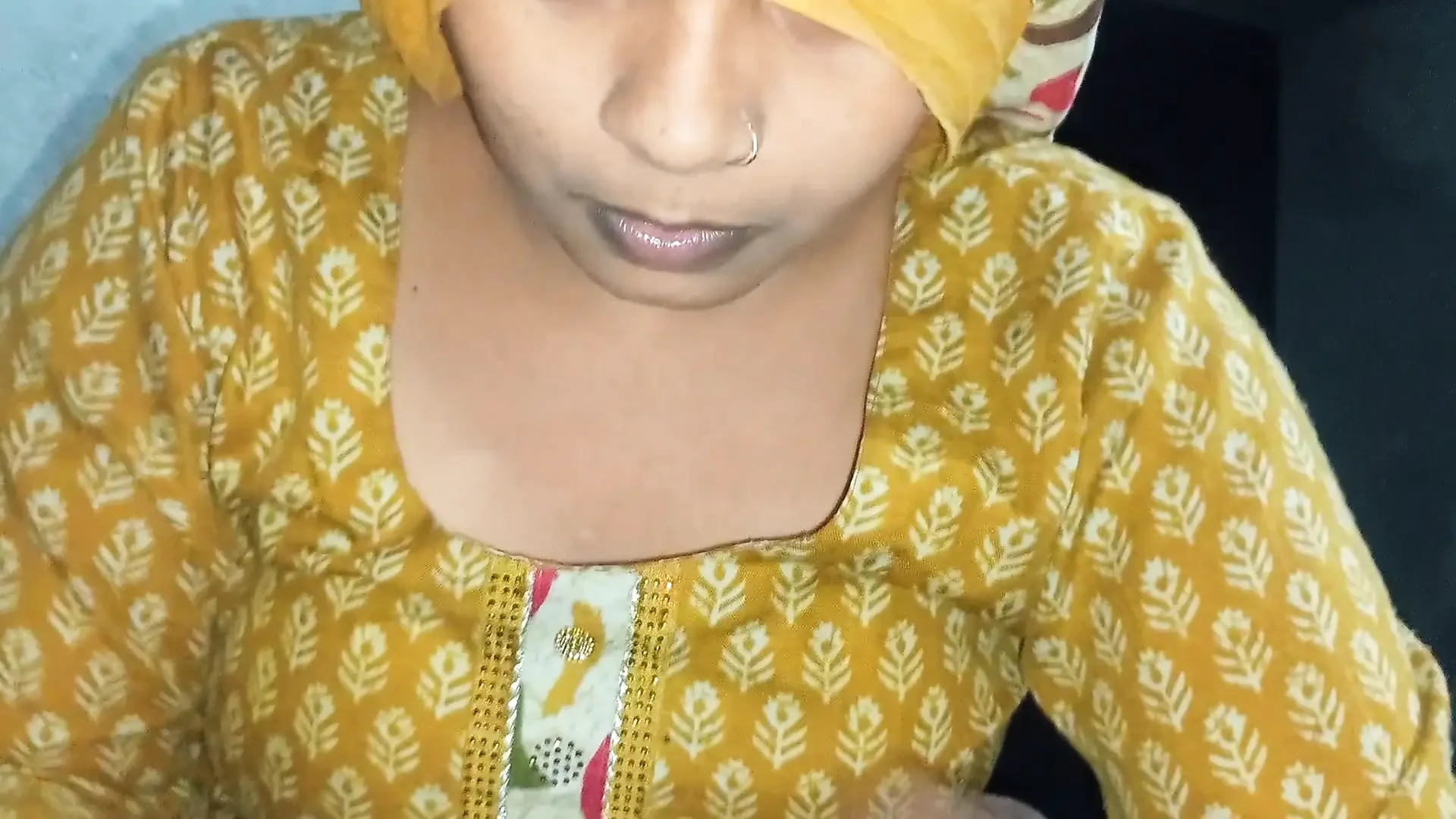 INDIAN BHABHI BEST BLOWJOB, CUMSHOT IN MOUTH