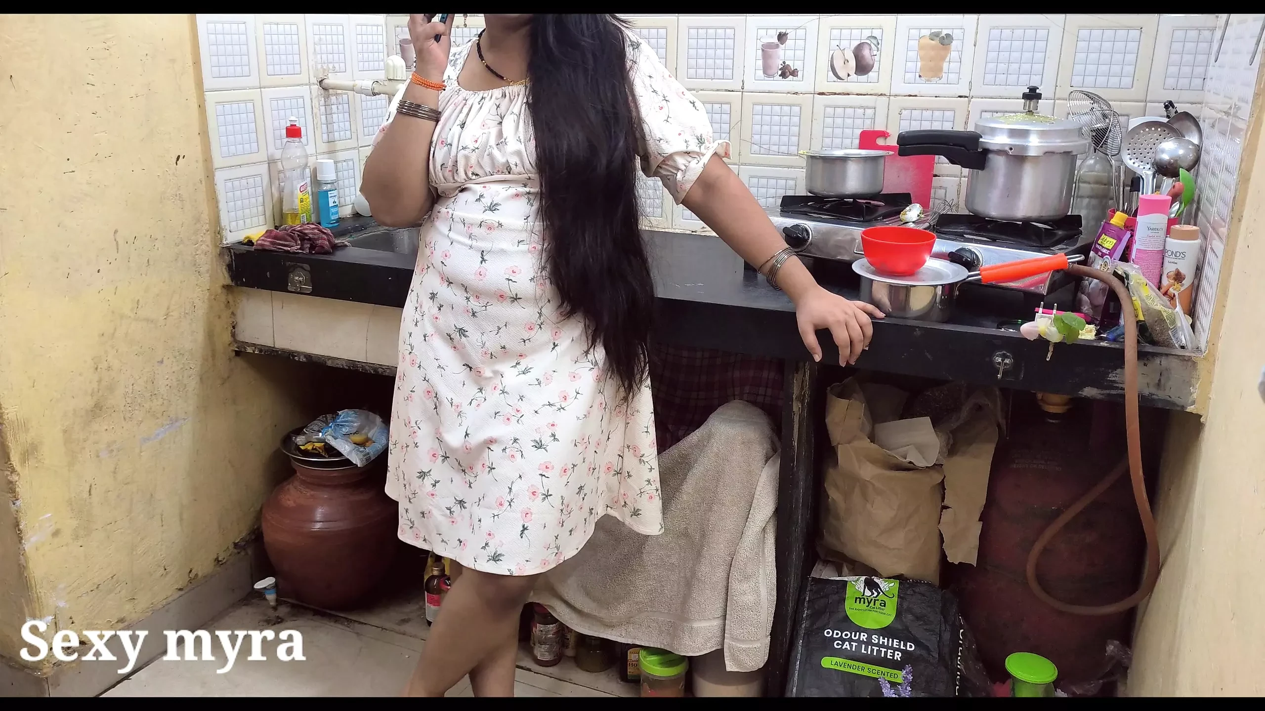Stepmom’s new dress mai chudayi kichen mai