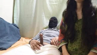 k lund ko mu my liya r pani ko saray jism pr lagaua