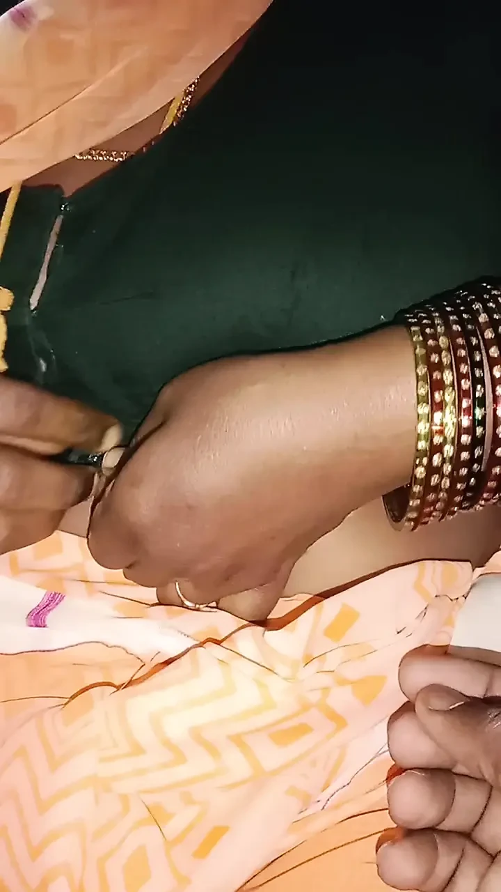 My neighbor’s aunt called me when her husband was away, so I went and fingered her pussy.