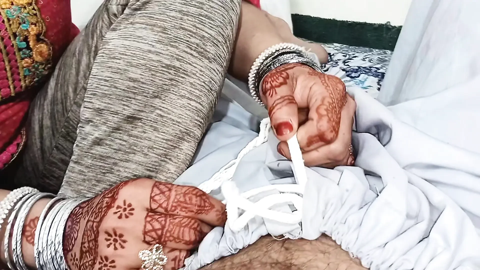 Muslim mistresses have a dirty relationship with servants