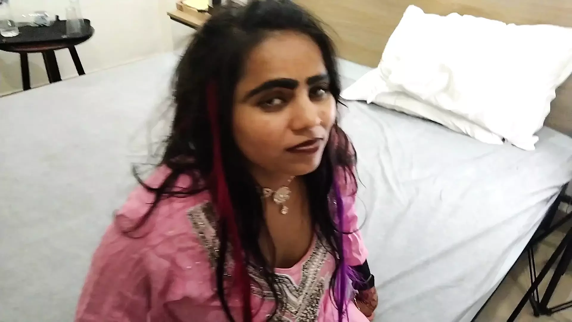 Bathroom me bhabhi ki paise dekar bulakar choda step-mom