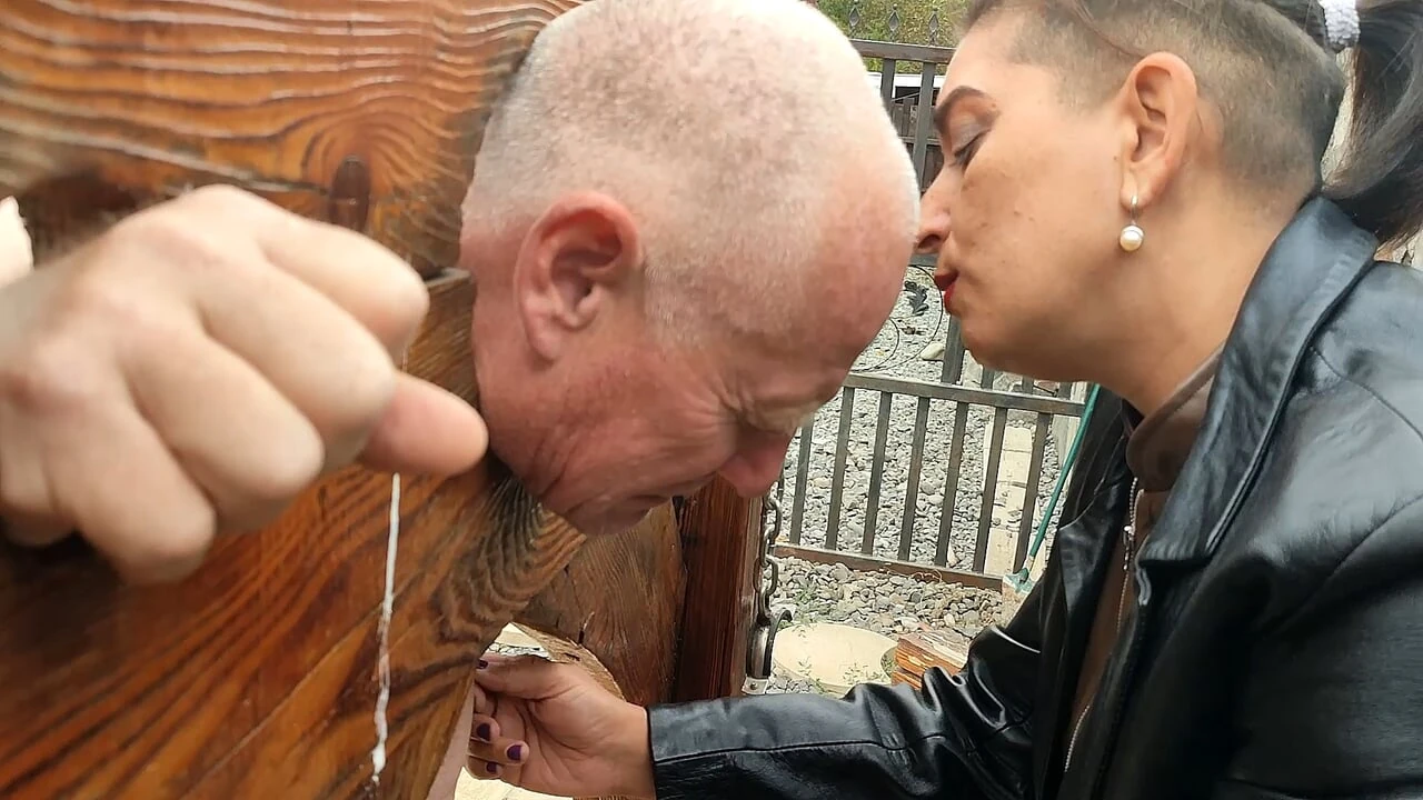 Severely PUNISHED on the medieval stock – Zeida and Roberta OWK