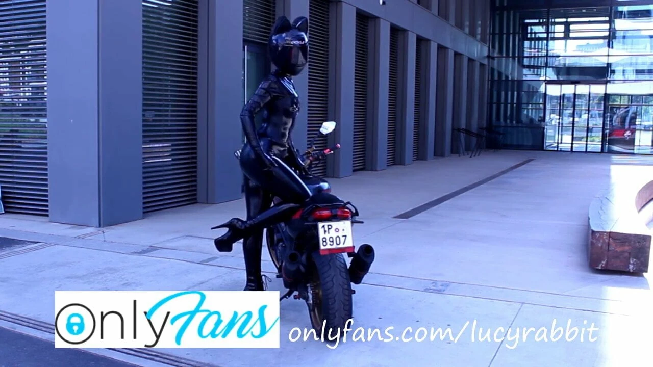 Photoshoot – black latex catsuit and cat helmet