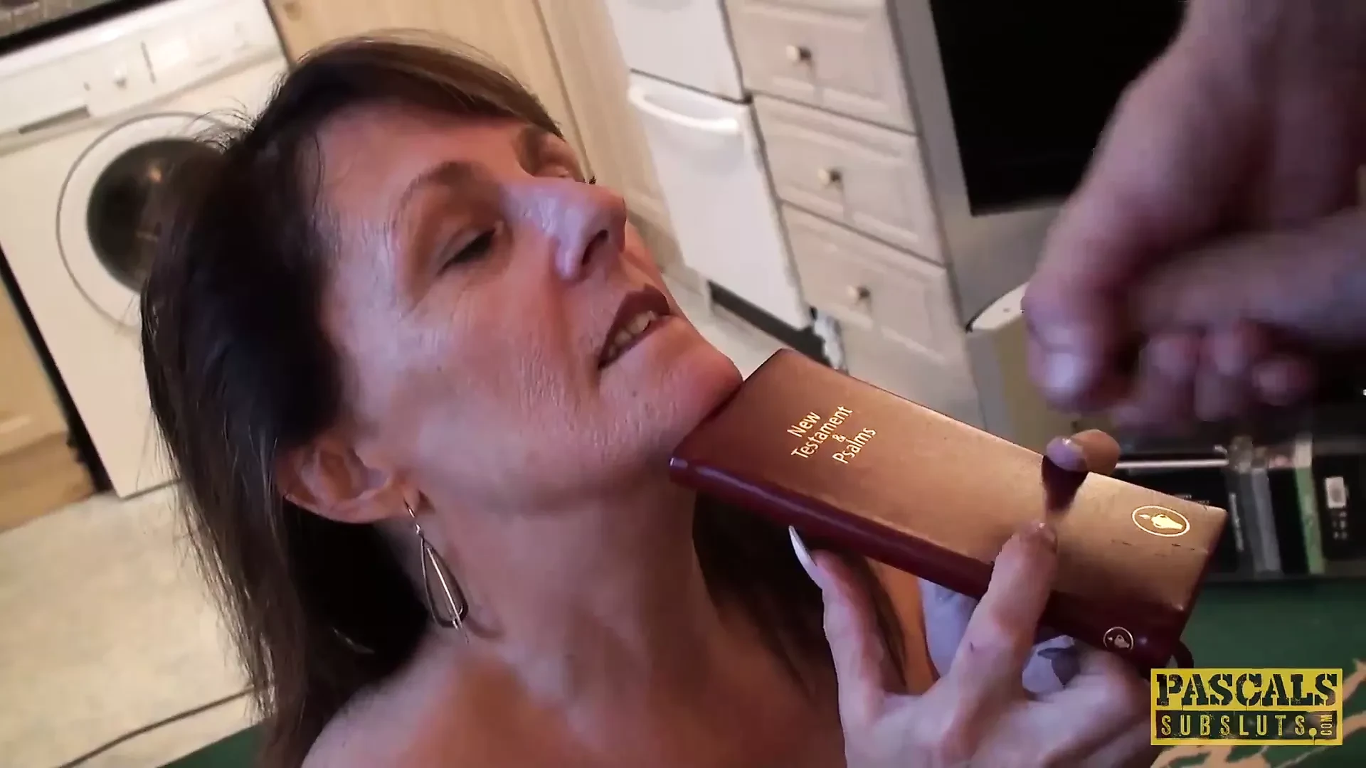 PASCALSSUBSLUTS – GILF Pandora has pierced pussy smashed