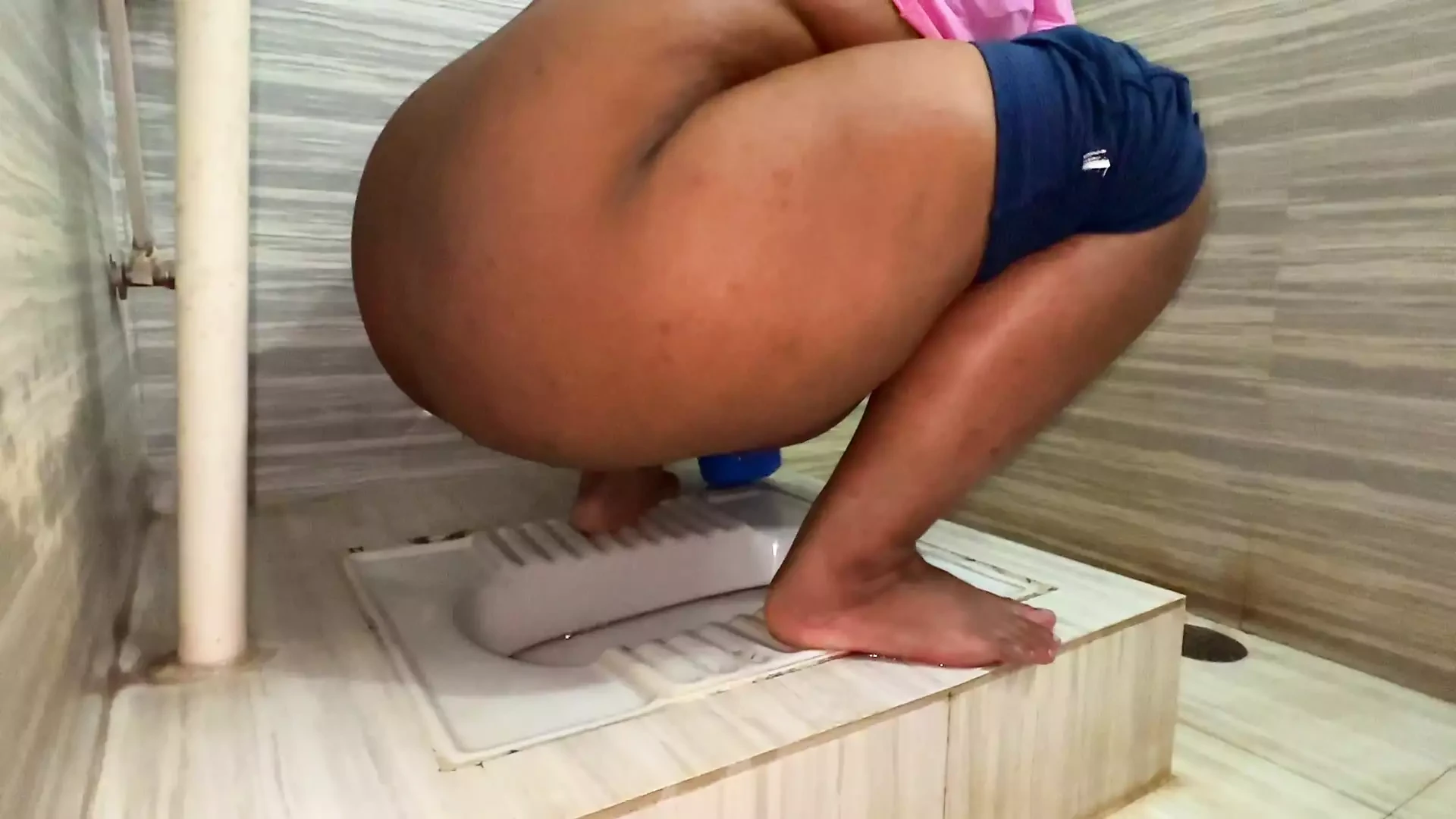 Desi Sass ko peshab karate dekh Chudai ke lie Jabardast