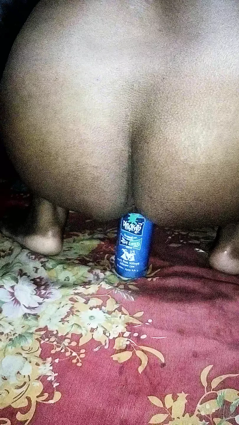 Sadia vabi is fingaring.