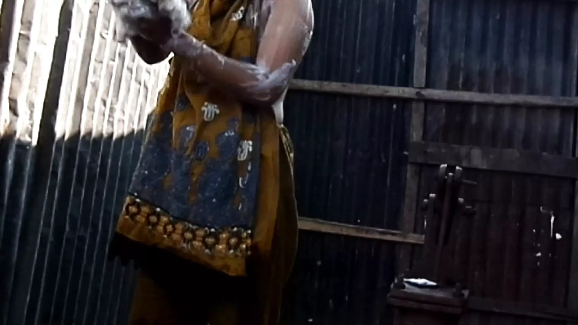 Bangladeshi Viral 2025 Young Girl Boobs Bathing Showe