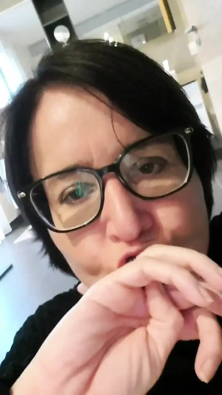 She can’t stoppen cuming