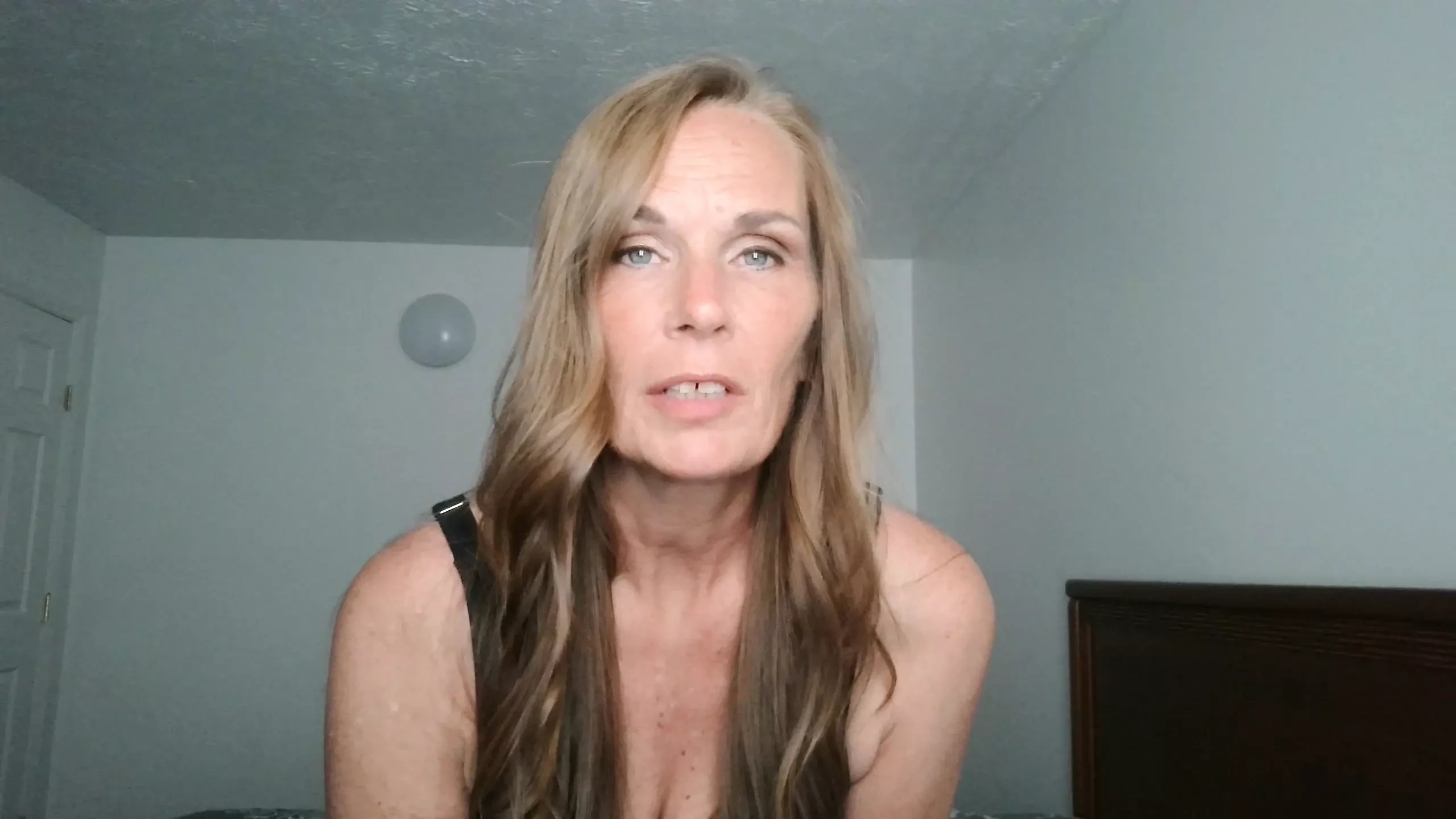 Hot Milf give JOI and cum countdown