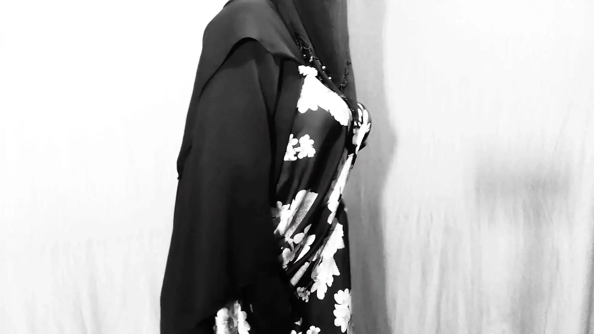 Muslim Hijabi Beautiful Housewife Fucking with Neighbor – With Clear Bangla Audio