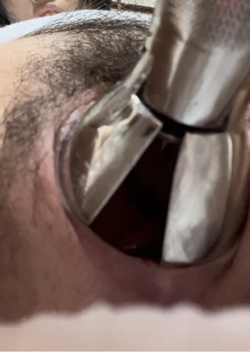 A pear in agony in the pussy