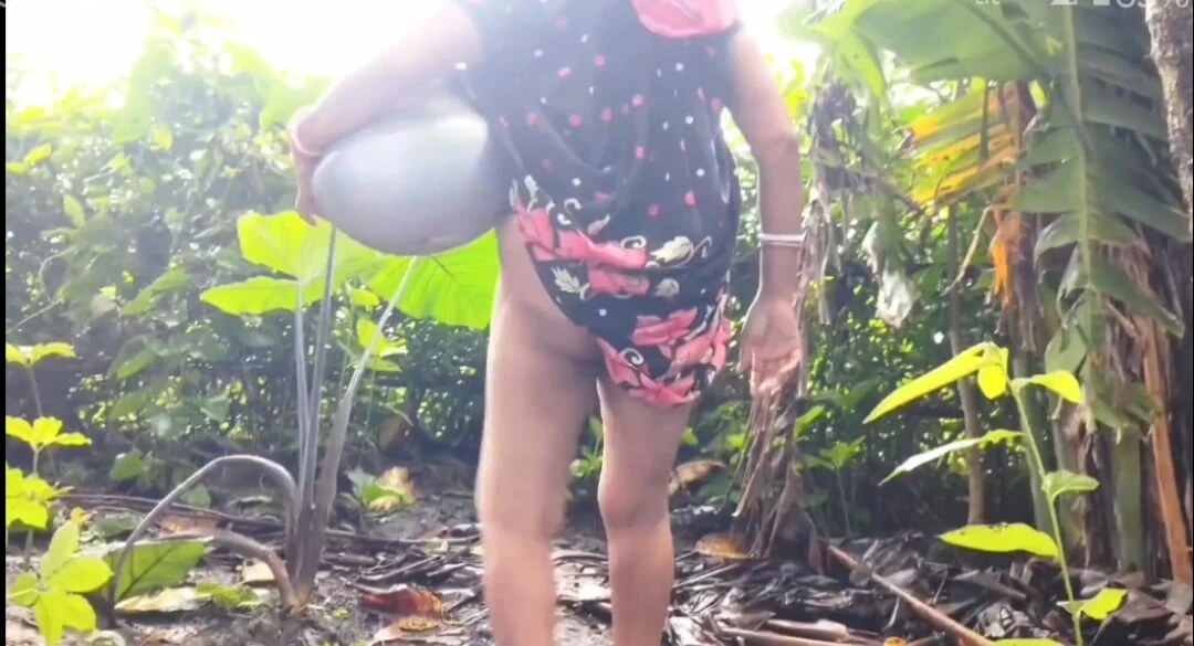 amazing is pee in the pot outdoor.your nomita boudi