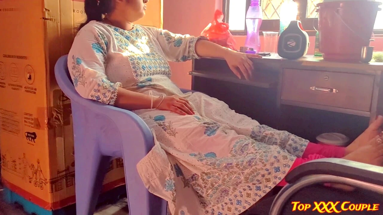 Indian desi bitch bhabhi without mood painful fuck video scene.