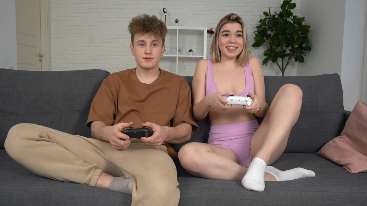 stepsister decided to have sex with stepbrother while parents are not at home – syndicete