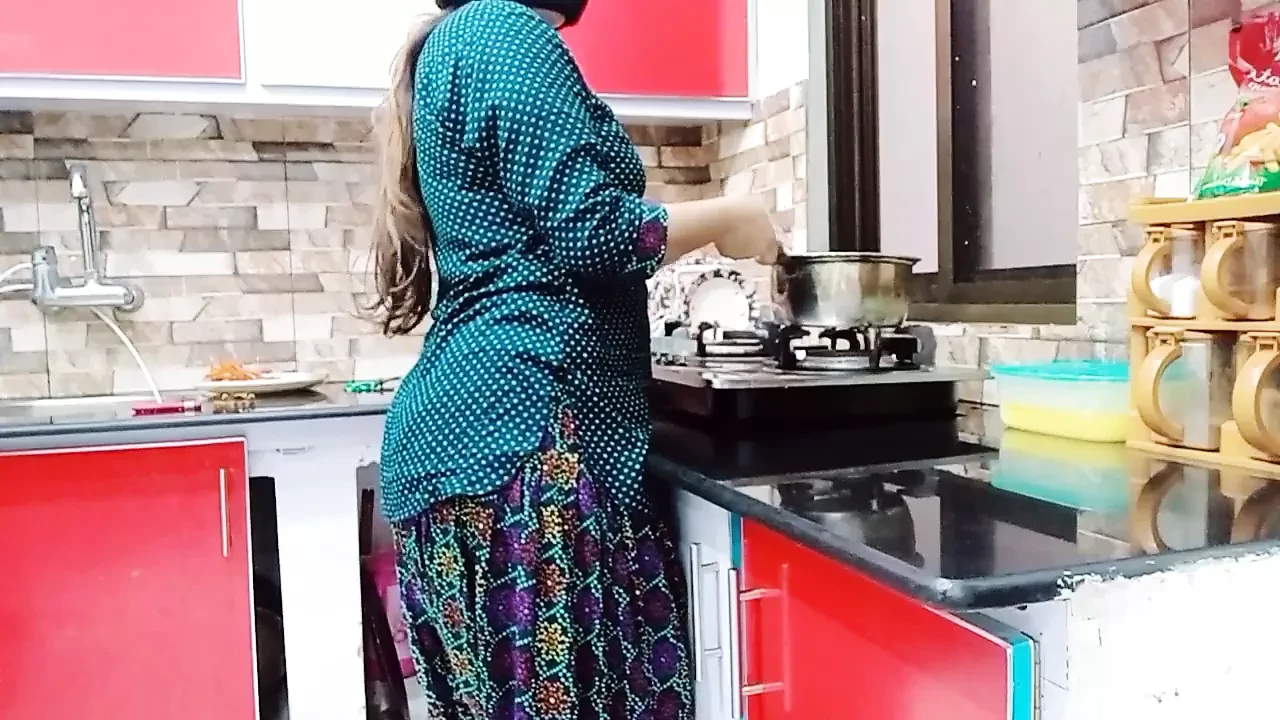 Desi Wife Fucked In Kitchen While She Is Making Tea