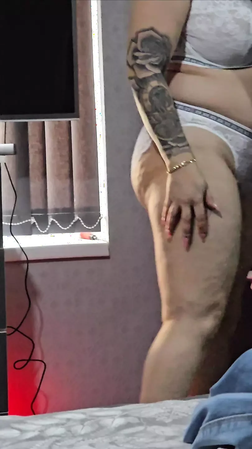 Step mom with big sexy ass trying new things in front of step son