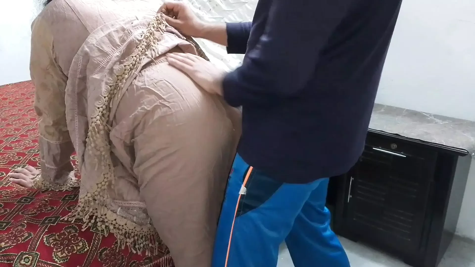 Stepmom fucked while fixing bedsheets in bedroom
