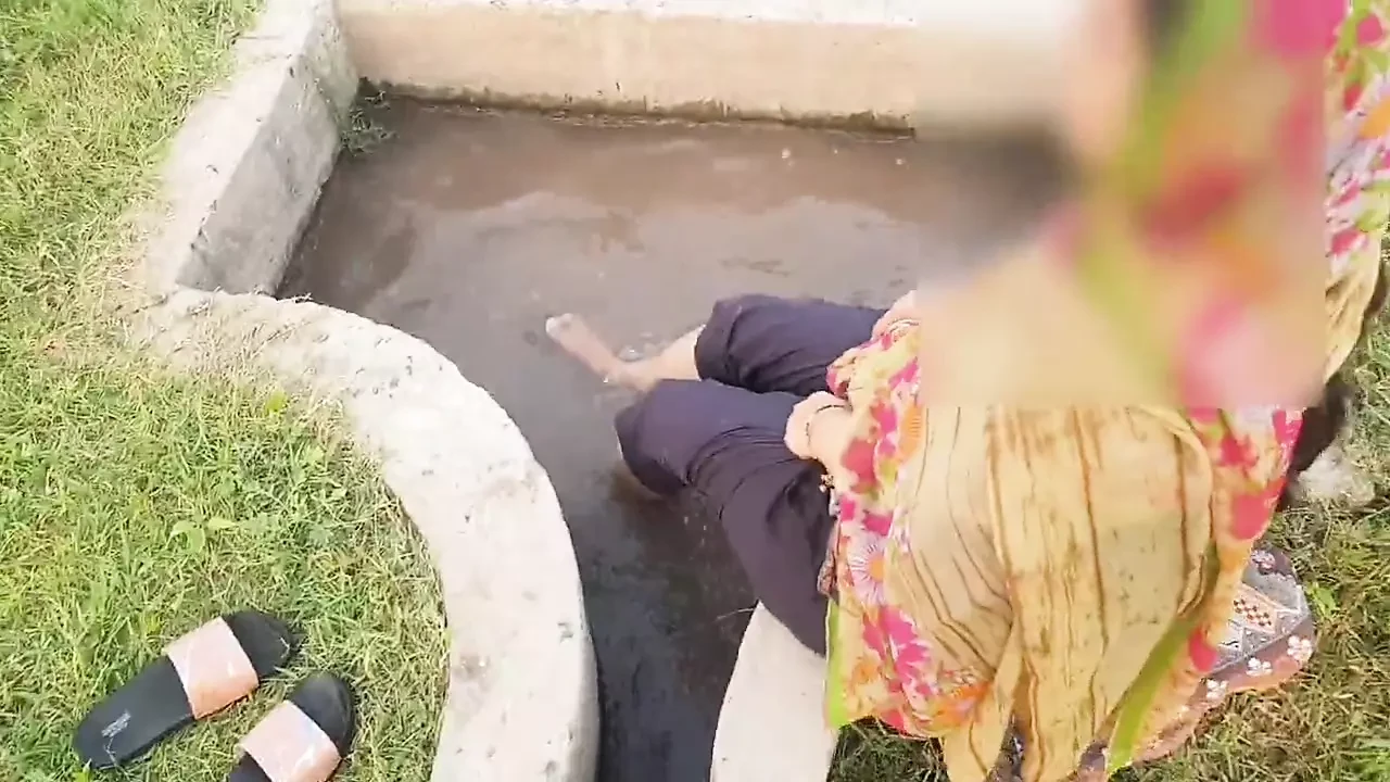 Pakistani JEJU Fuck Her Hot Latina Sali In The Toilet (Hindi Audio)