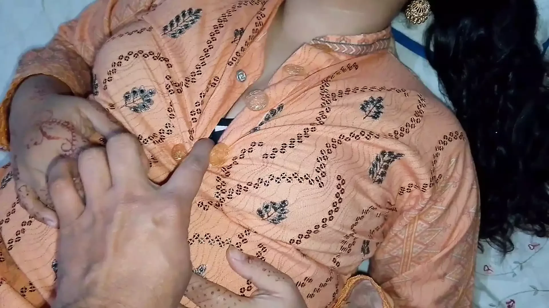 Husband enjoy sex with Indian Desi wife – Creampie tight pussy Fucking