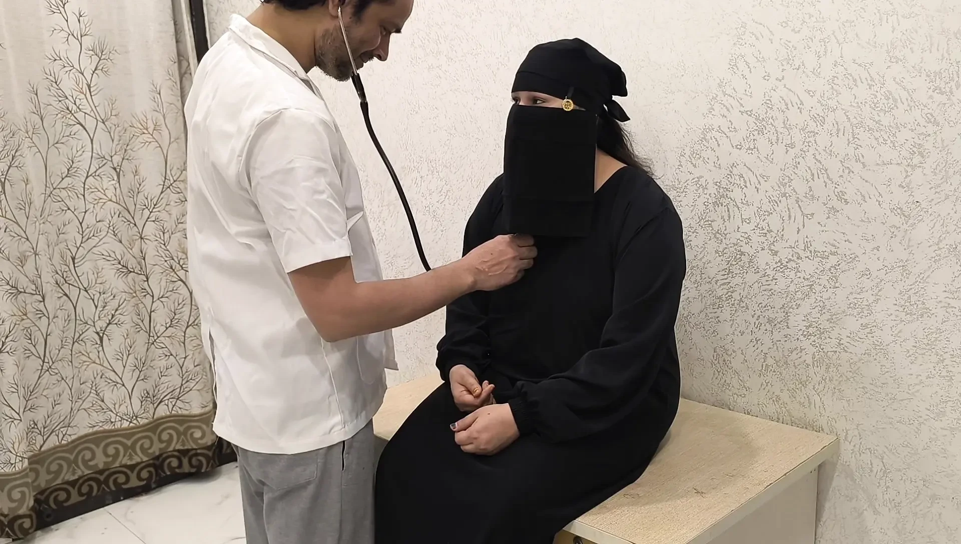 Hijabi women fuck with doctor