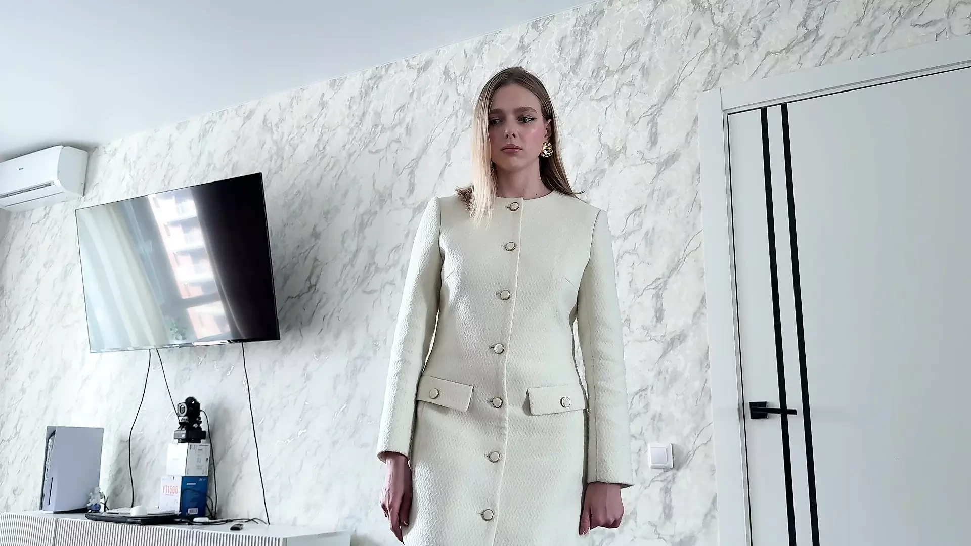 MY SECRETARY DOESN’T WANT TO WORK, BUT WANTS TO FUCK