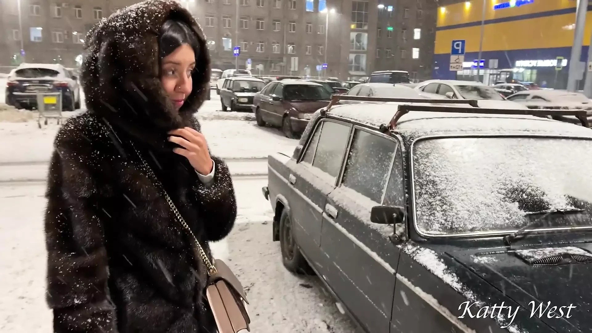 Gopnik Picked up a Mercenary Bitch, Fucked in a Hotel Room and Finished off His Whole Face