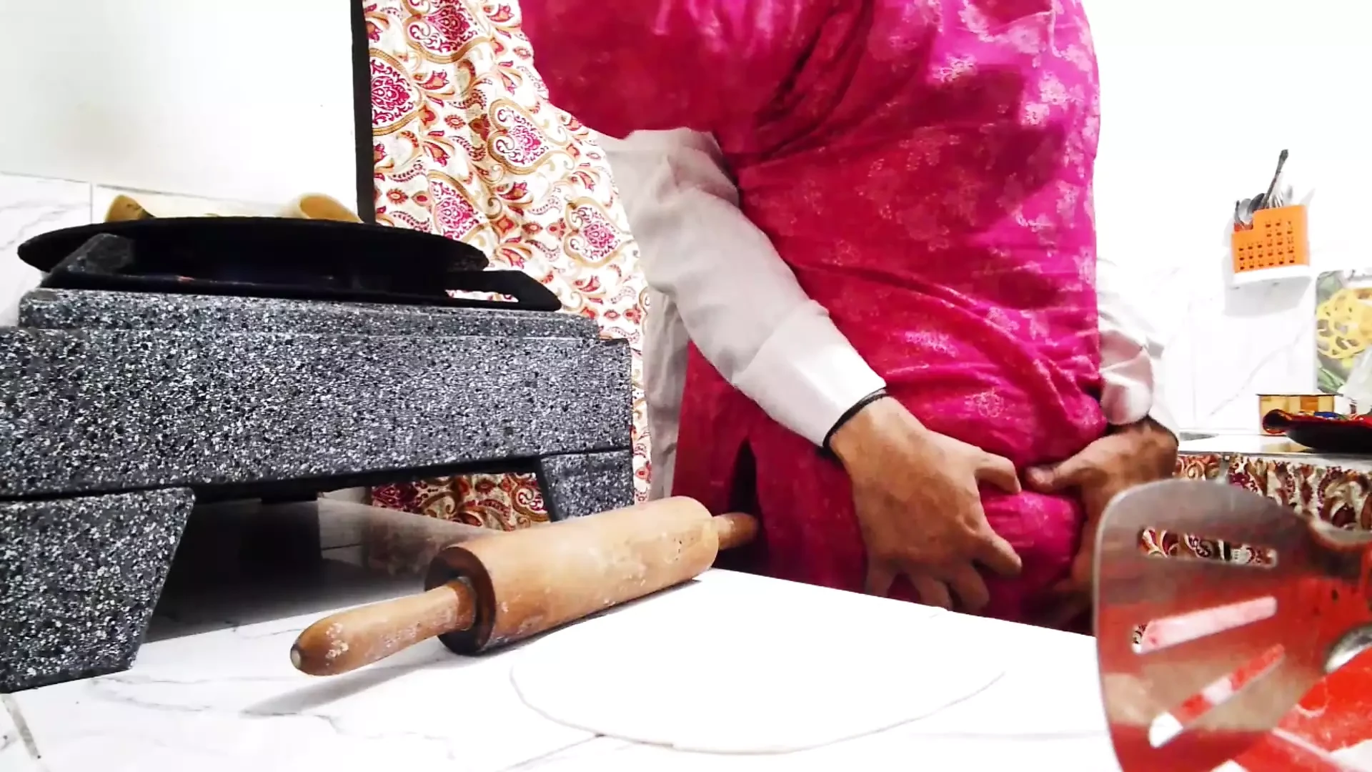 Husband fuck wife while cooking in kitchen (QueenbeautyQB)