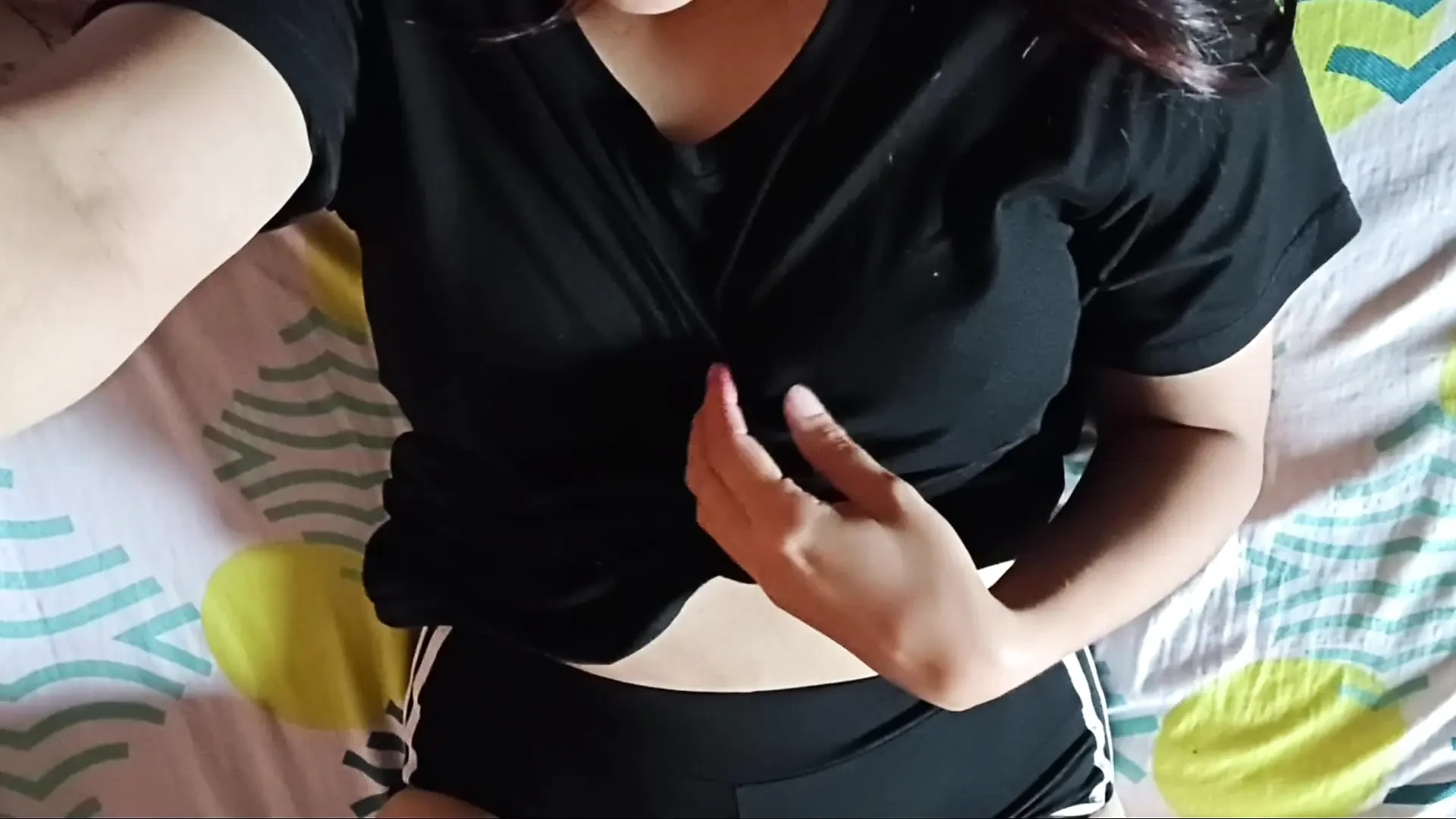 OMG A VIDEO OF THE COLLEGE GIRL TOUCHING HER PUSSY