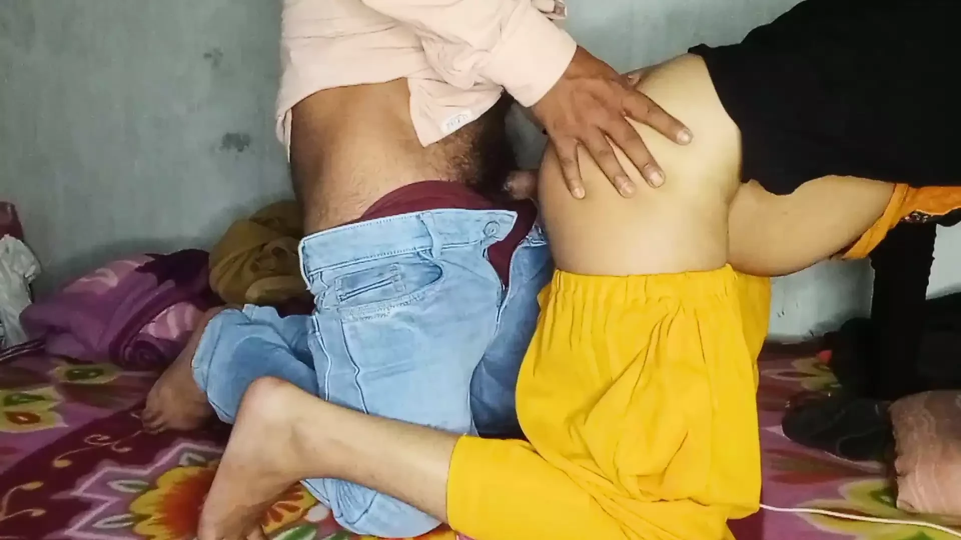 Village girl’s video goes viral Hindi video