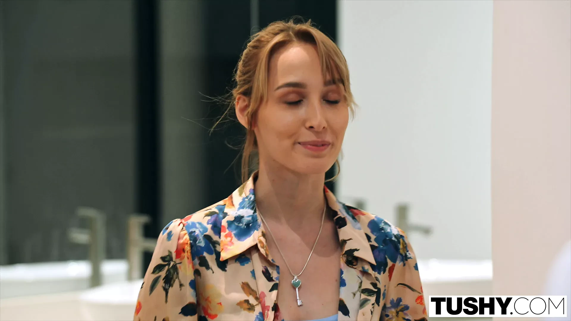 TUSHY Gorgeous Kelly Collins in her exclusive anal debut!