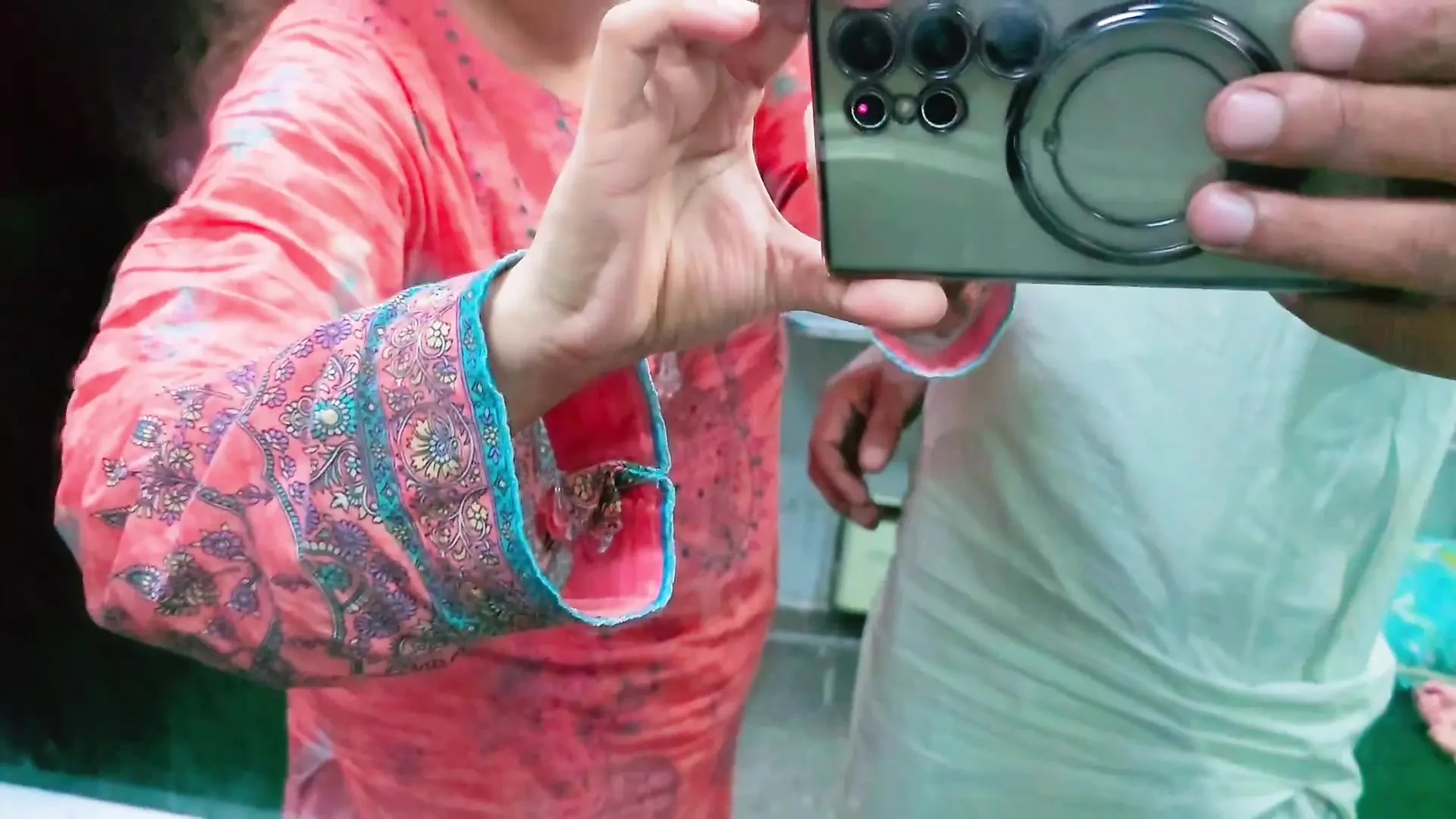 Romance in Train-Meet Random gorgeous girl In Train