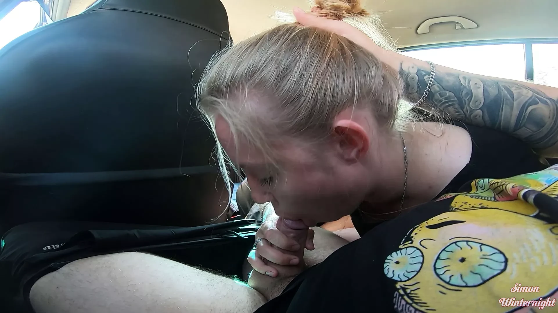 Risky Car Blowjob During Taxi Ride