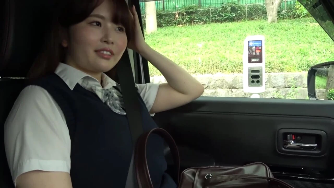 Misuzu – H-Cup Big-Breasted Woman Who Likes Older Men, Half In, Half Out