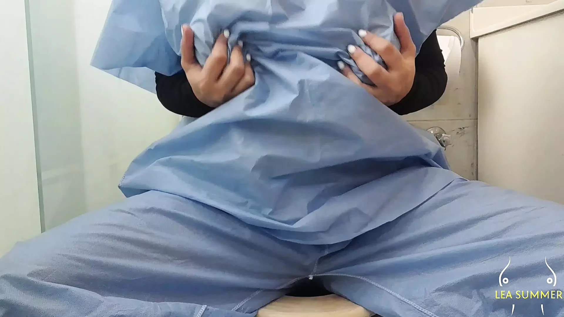 Perverted nurse enters the bathroom to play with her pussy after seeing her patient’s huge cock