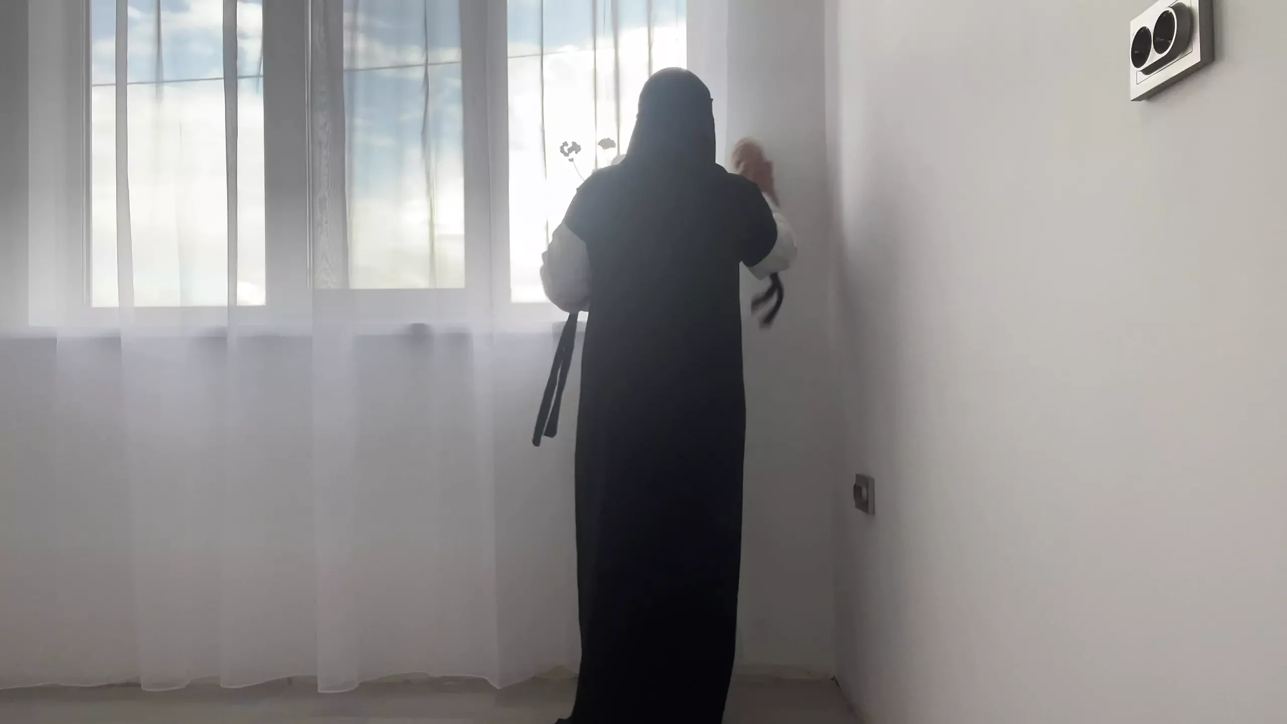 Arab Stepmom Gives JOI With Talk