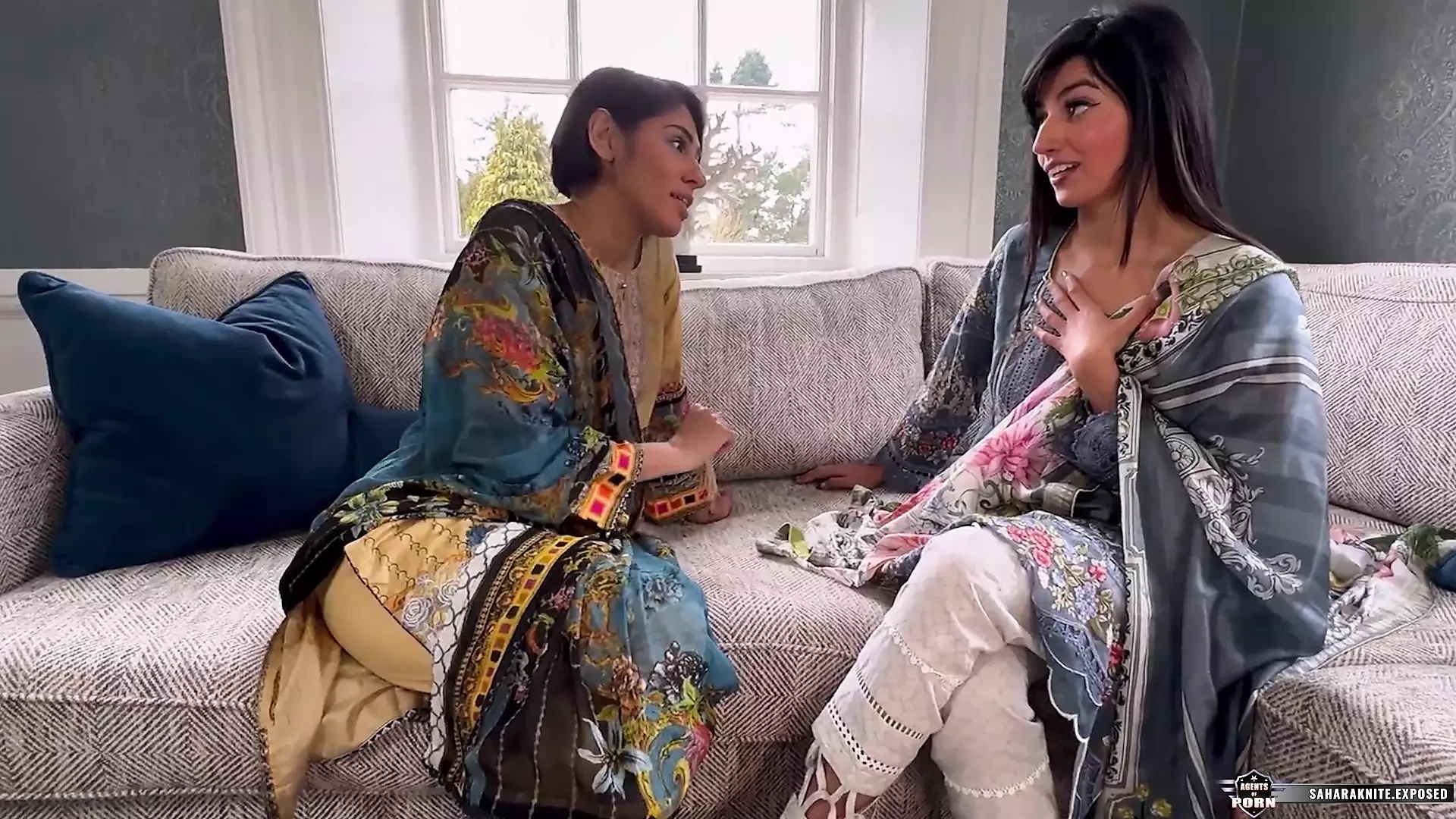 Divorcee bhabhi sahara knite licks her chhotee bhabhis pussy