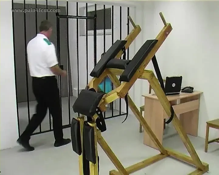 Charlie1 Spanking Machine – Ass Paddle