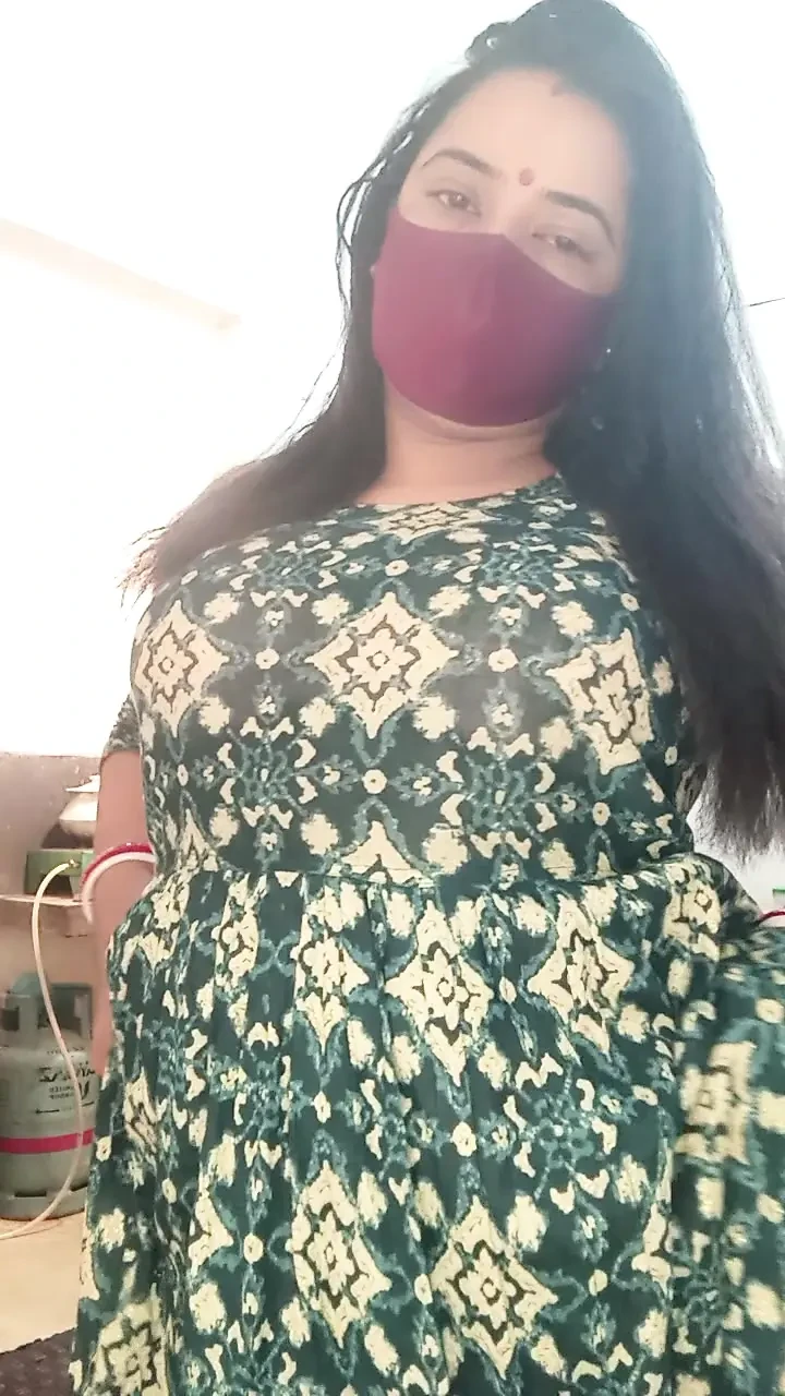 Desi boudi nude in kitchen and fingering in her bed.