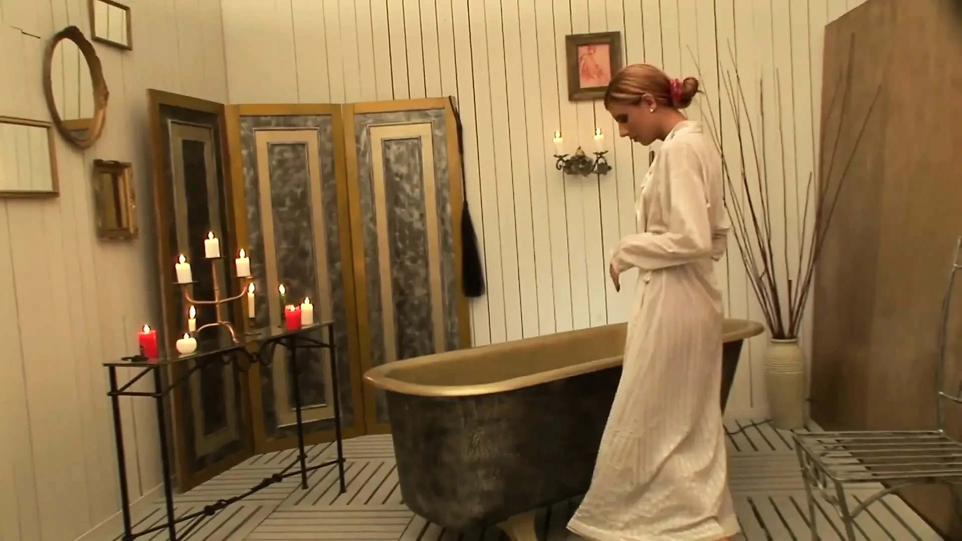 Under the lash  – he spank her in bath after fucking