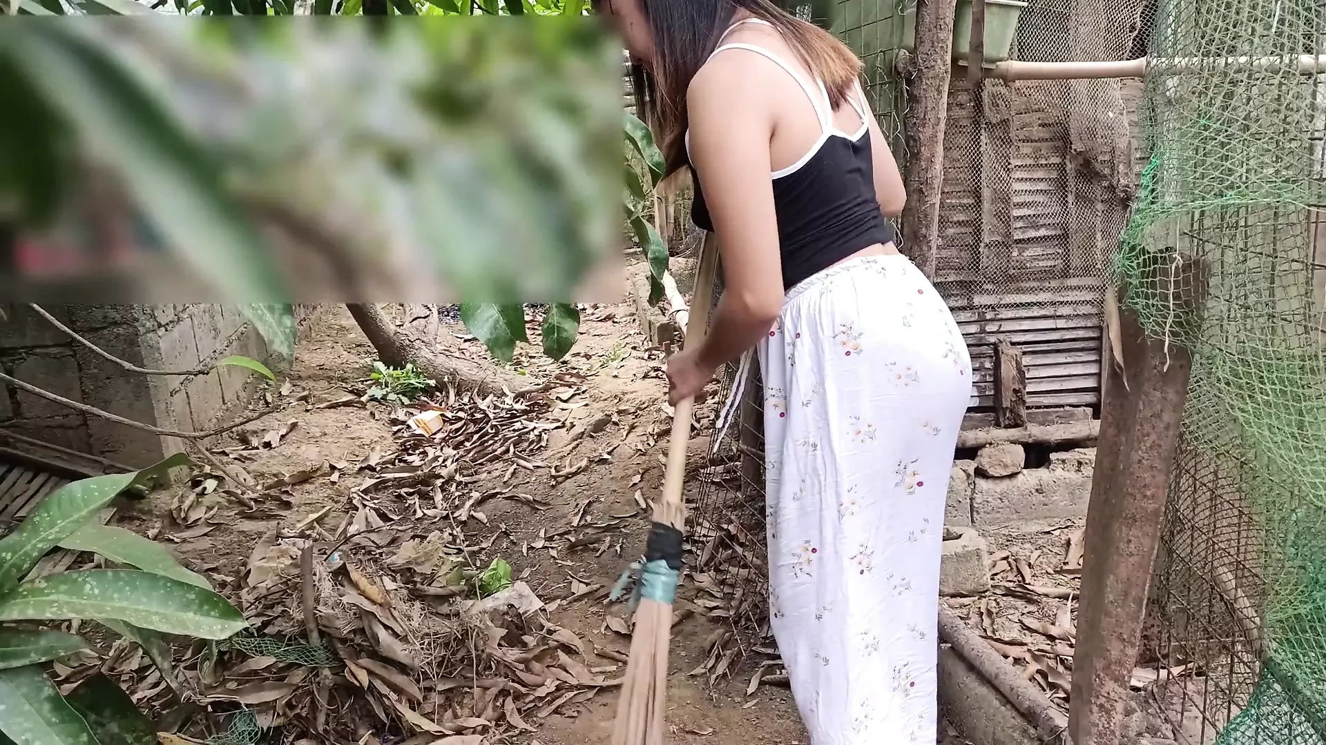 TEENAGE HOUSEMAID FUCK IN BACKYARD WITH HIS CHEATING BOSS