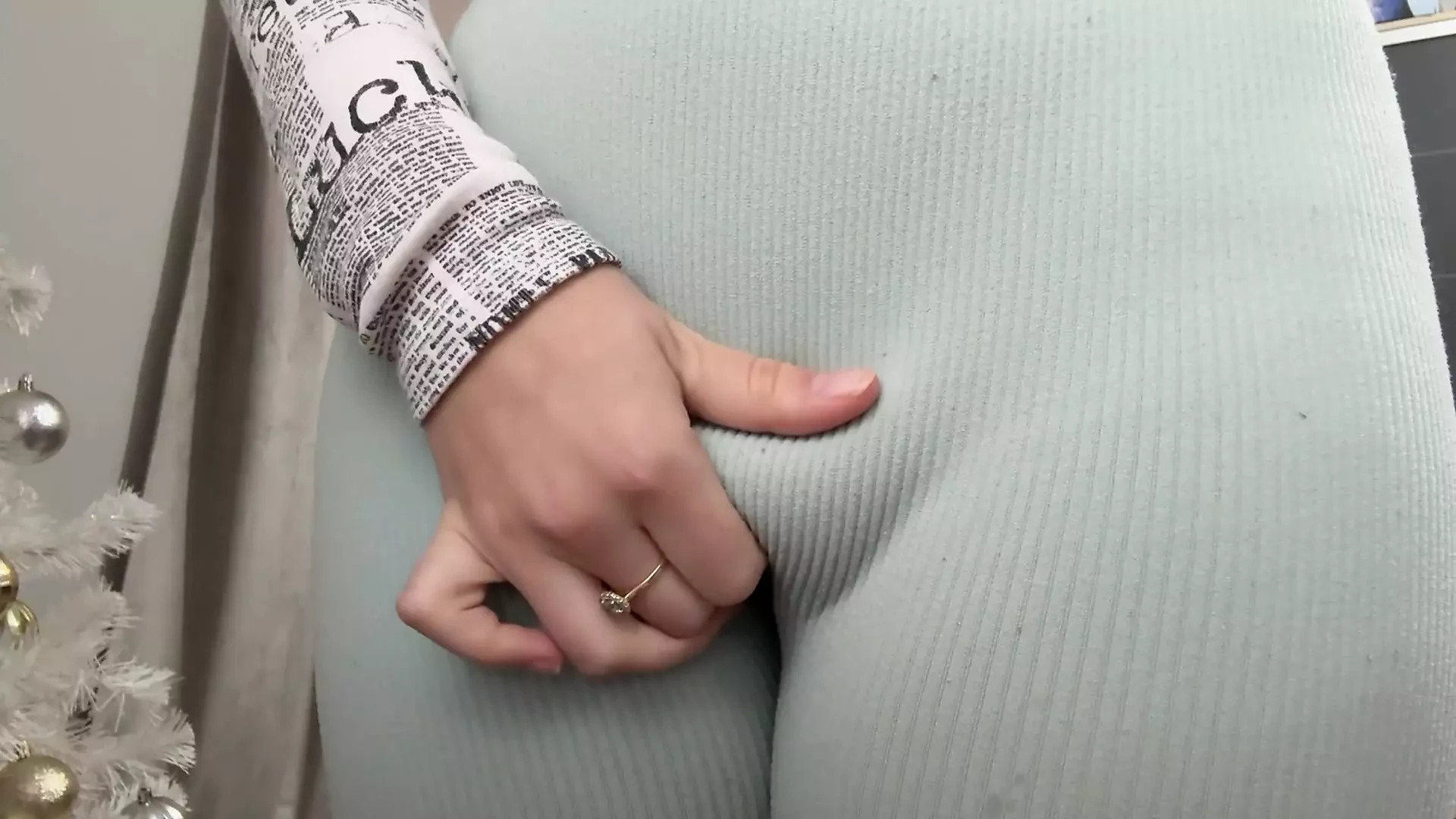 this sexy girl shows off her camel hoof pussy in tight pants