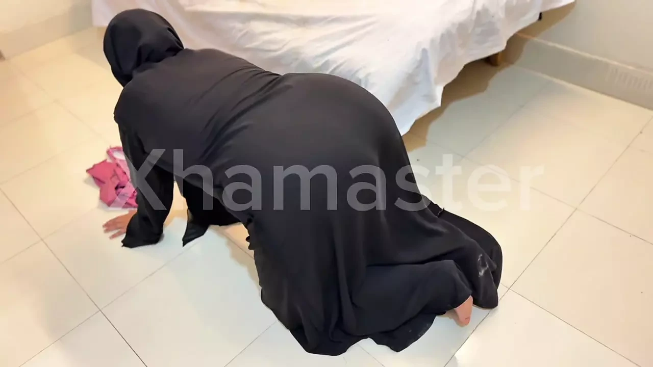 Hot MILF Stepmom Stuck Under Bed!