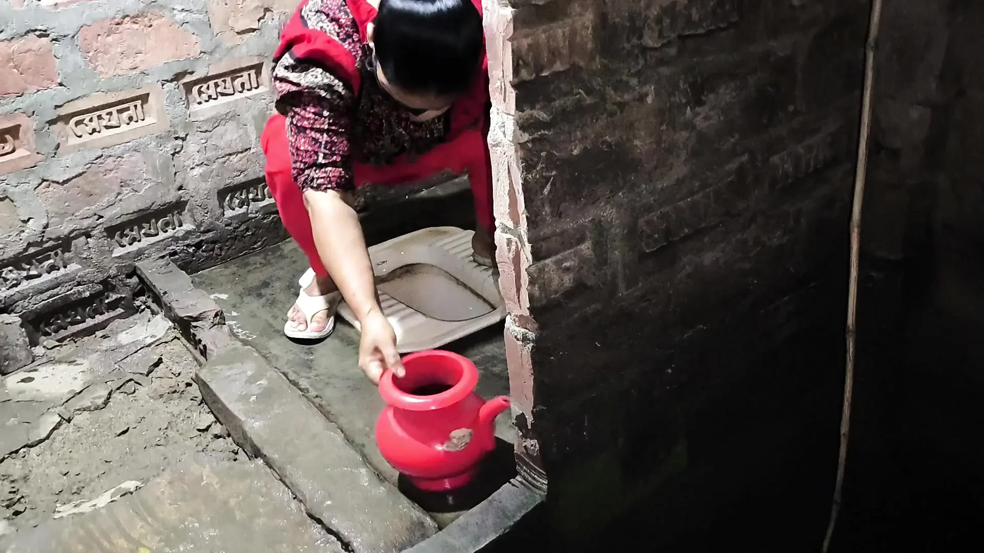 My aunty was at work so I aroused her and started fucking her in the ass.