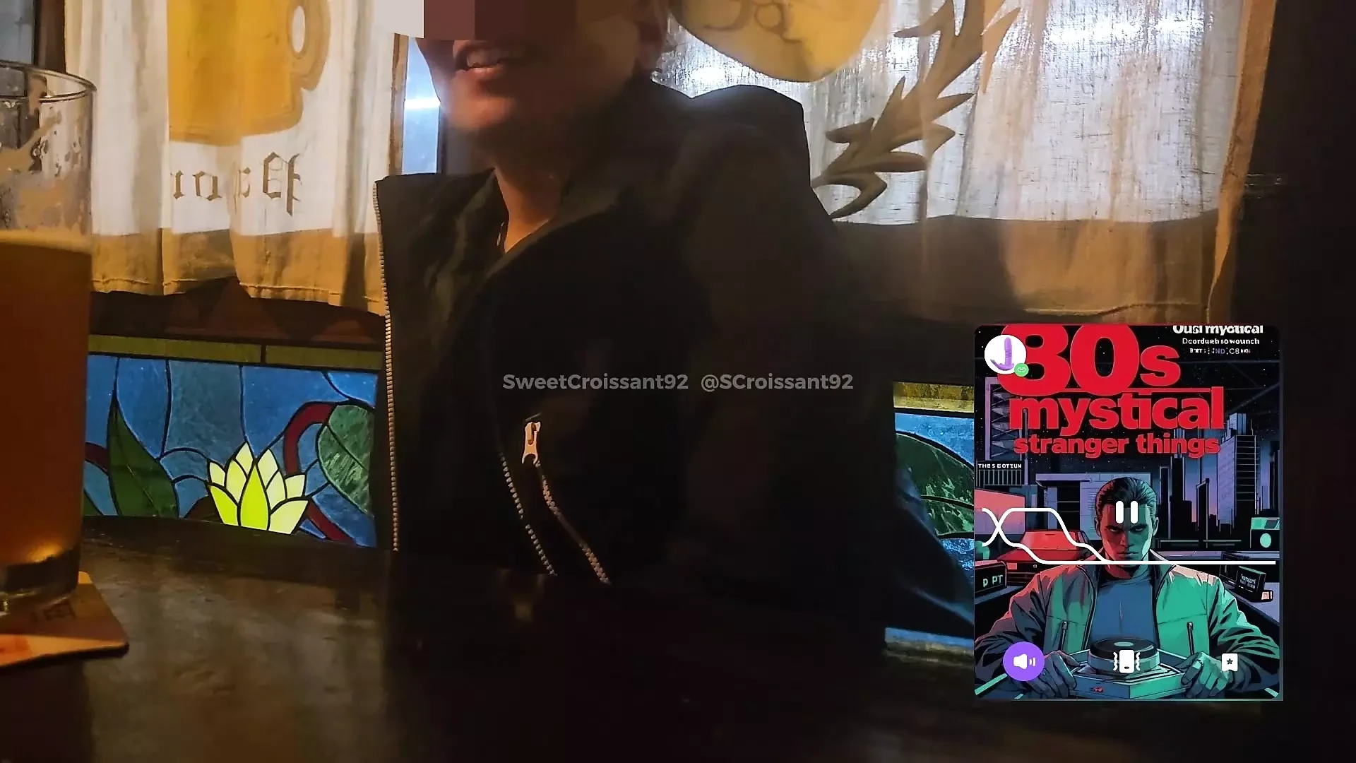 She’s having fun in a bar with her remote-controlled toy to the sound of Stranger Things. She asks them to stop… r…