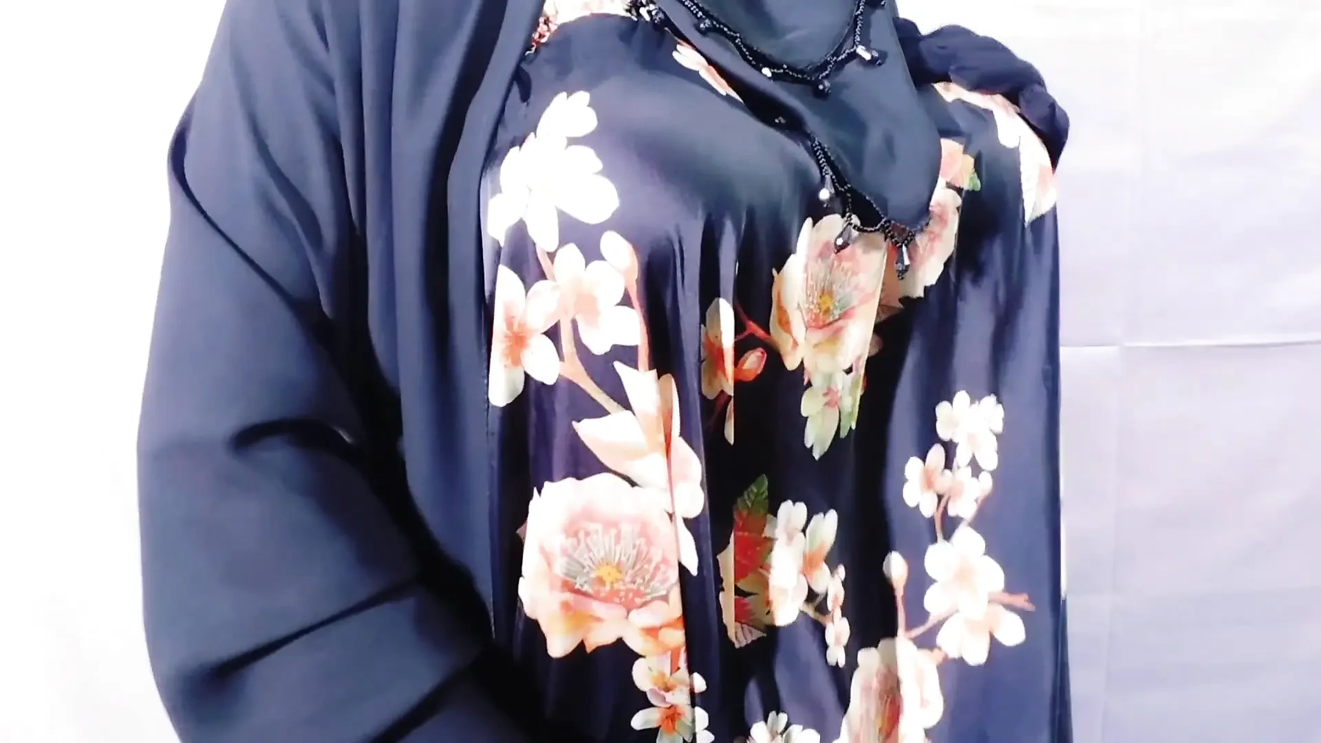 Muslim Hijabi Beautiful Housewife Fucking with Neighbor – With Clear Hindi Audio