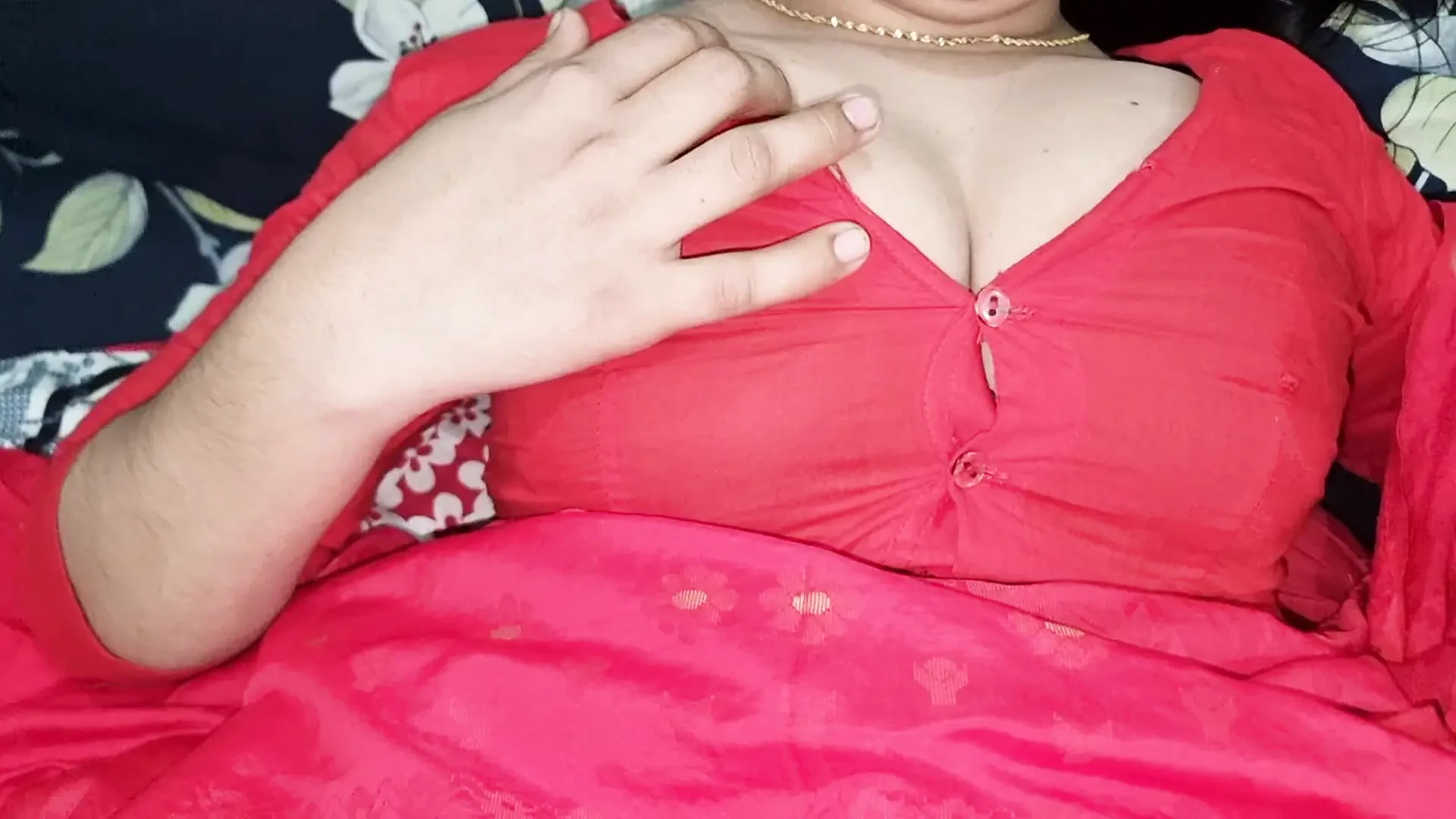 New Bangladeshi red saree sex video. Bangla voice hot sex video