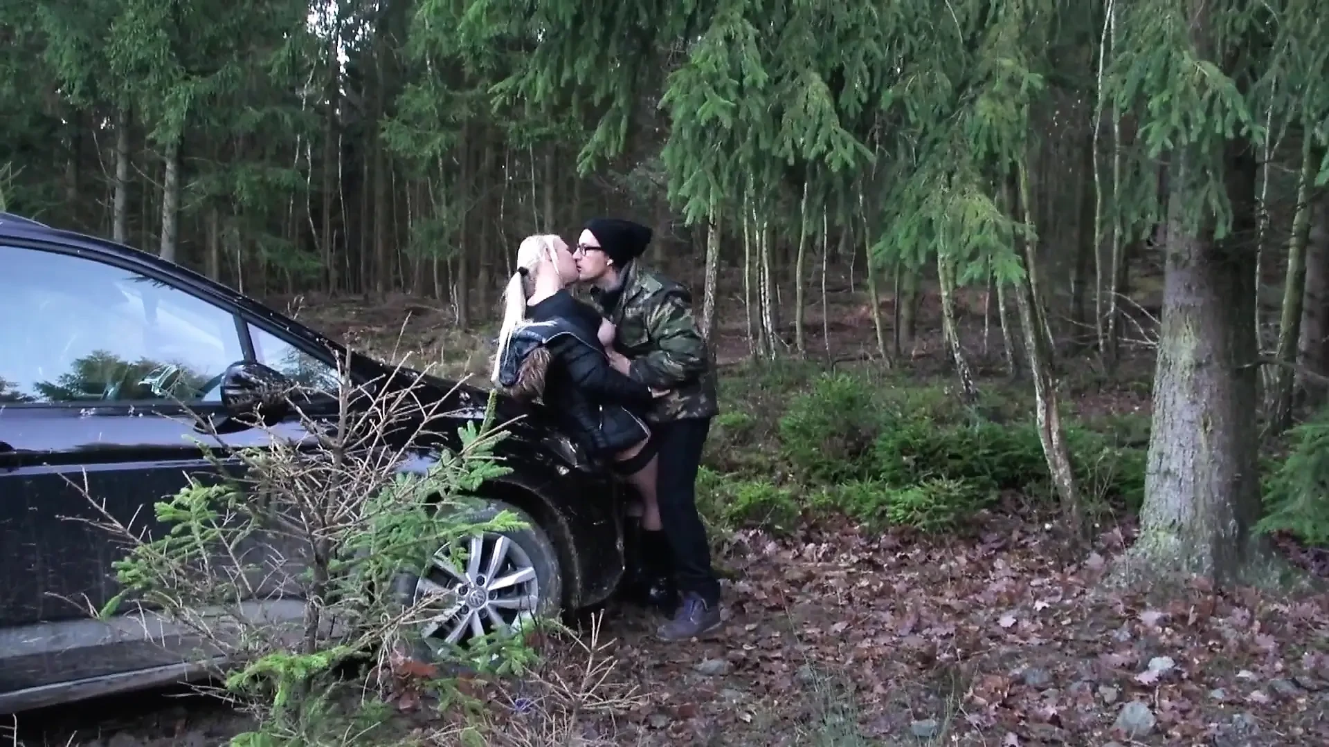 Wild Outdoor DP Fuck in the Woods